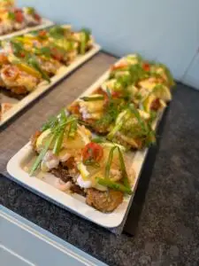 Smørrebrødstapas med håndpaneret smørstegt fiskefilet